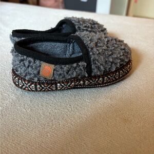 Acorn Fuzzy Gray Kids Slippers